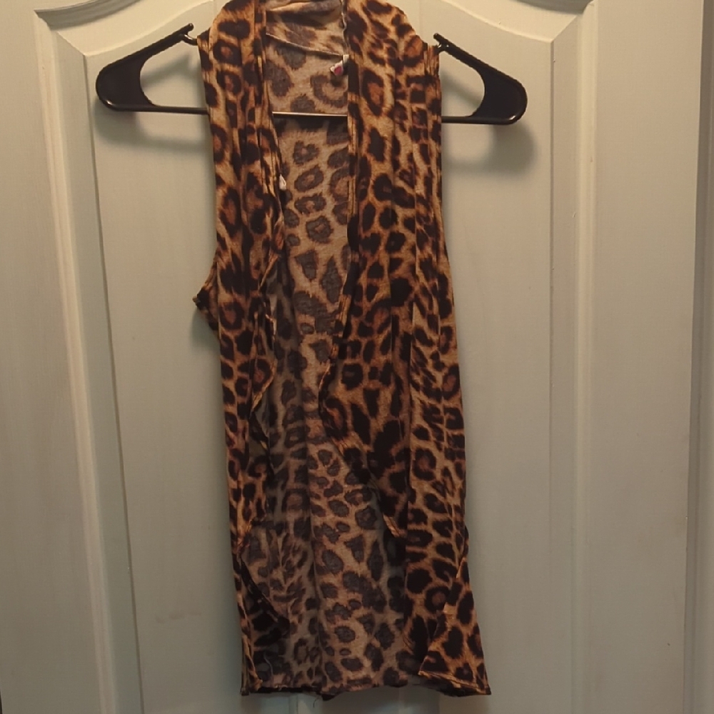 Discreet Leopard Print Cardigan